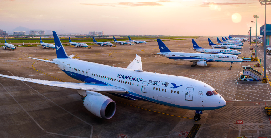 国际空运直飞 vs 中转航班选型攻略:时效、成本与货物适用性对比