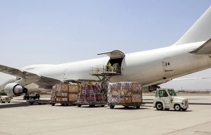 空运滞港深度解析:核心原因、提货时间窗与高额滞港费避免方案